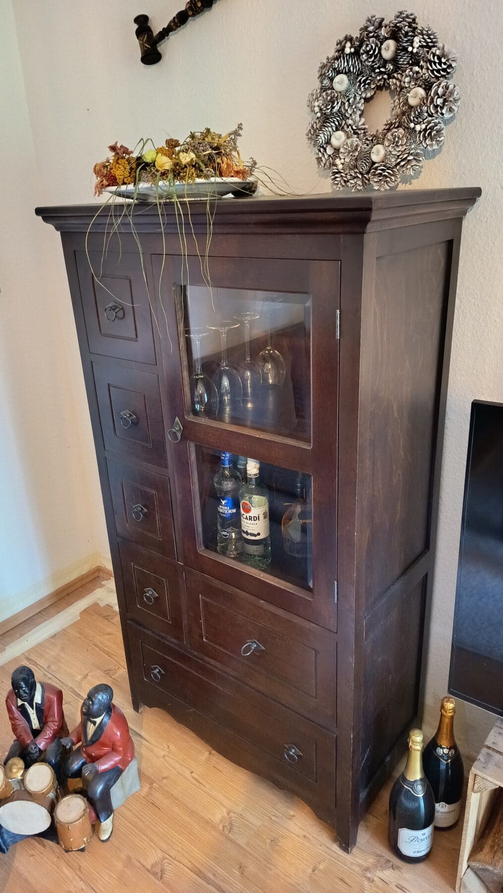 Schrank-klein-3-scaled-1.jpg