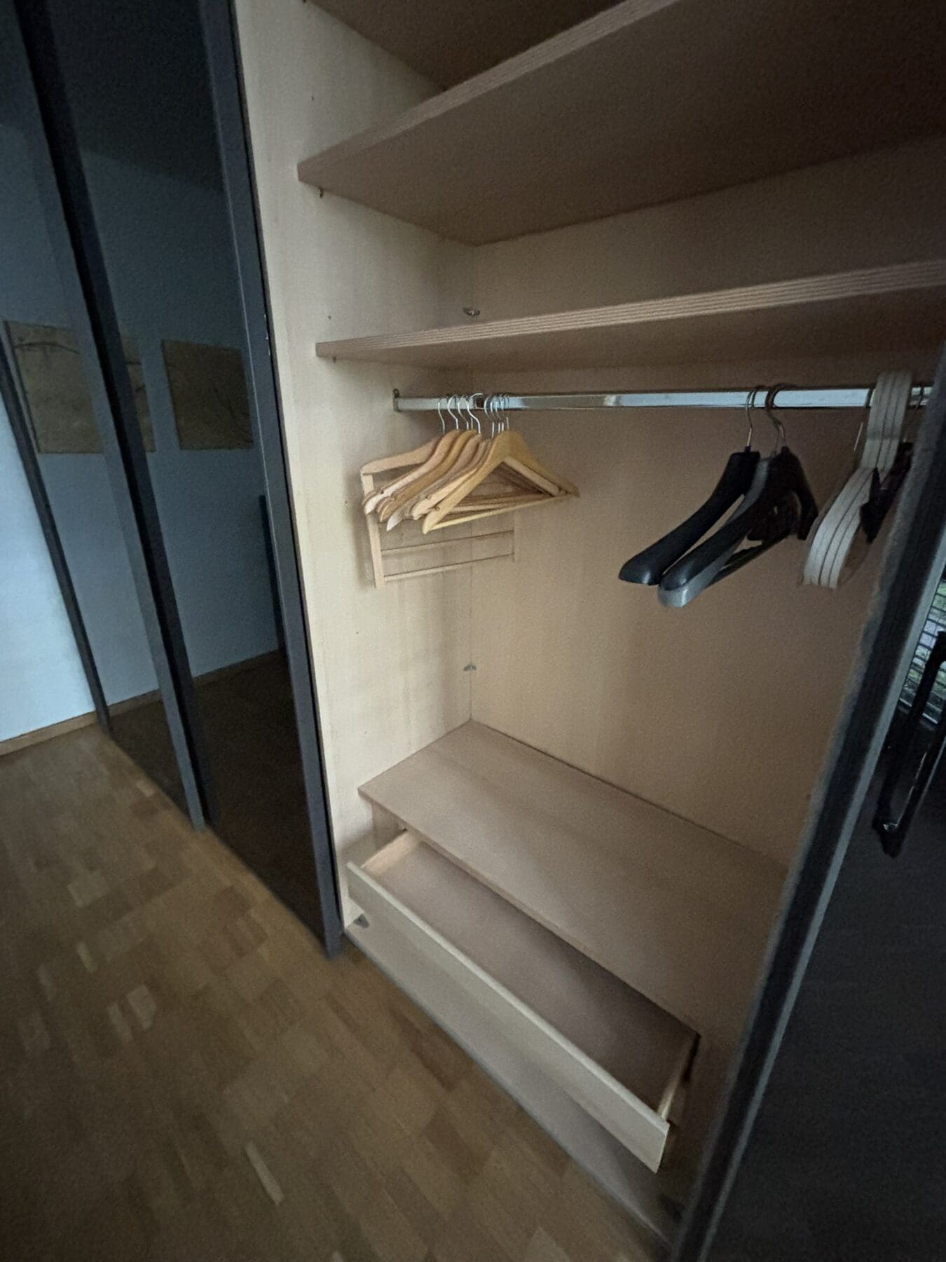 Spiegelschrank_schwarz_5-scaled-1.jpeg