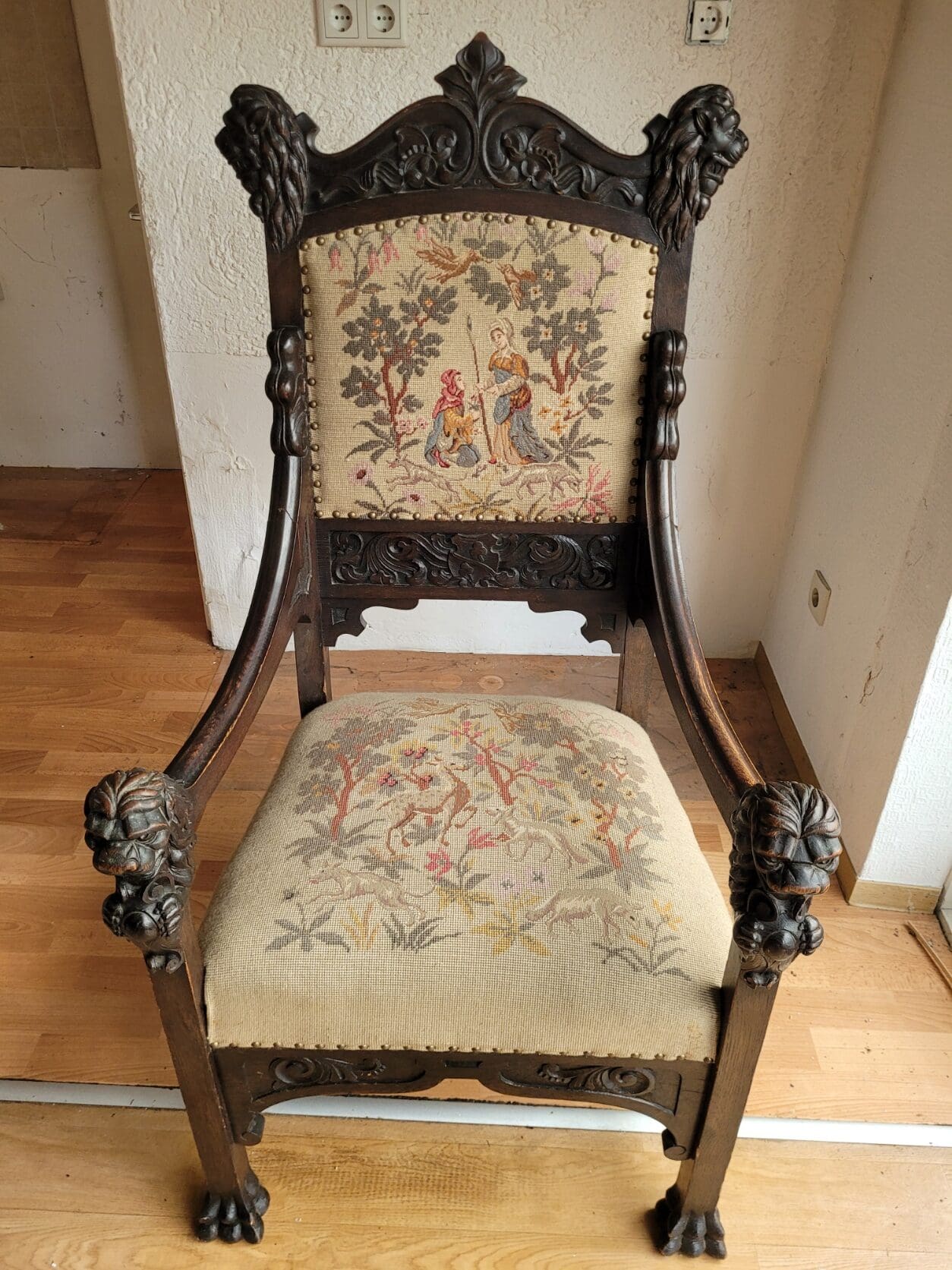 Stuhl-Loewe-front-01-rotated-2.jpg
