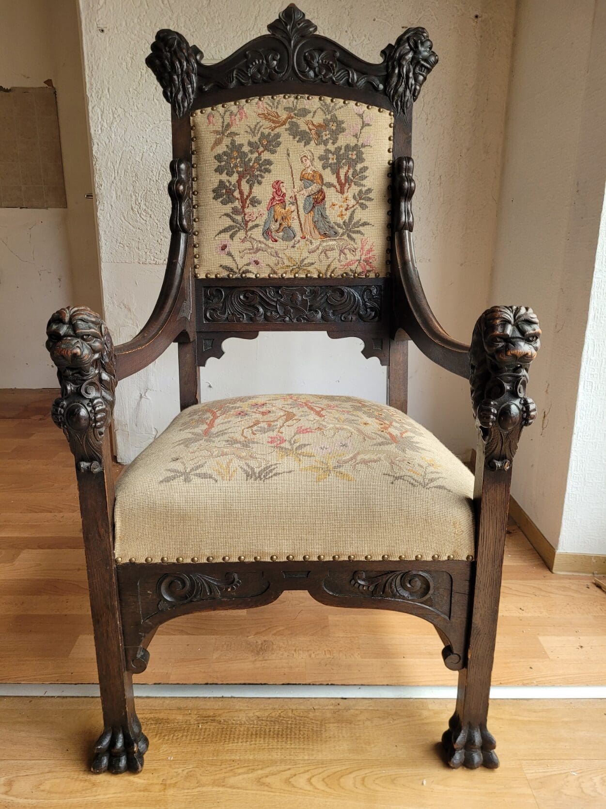 Stuhl-Loewe-front-02-rotated-2.jpg