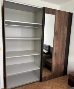 Kleiderschrank