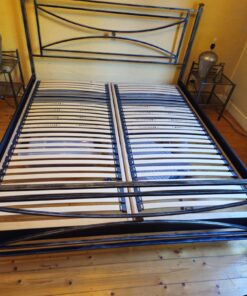BETT aus Eisen