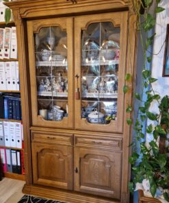 Vitrinenschrank
