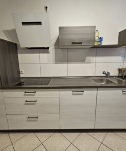 Küche mit E-Geräten