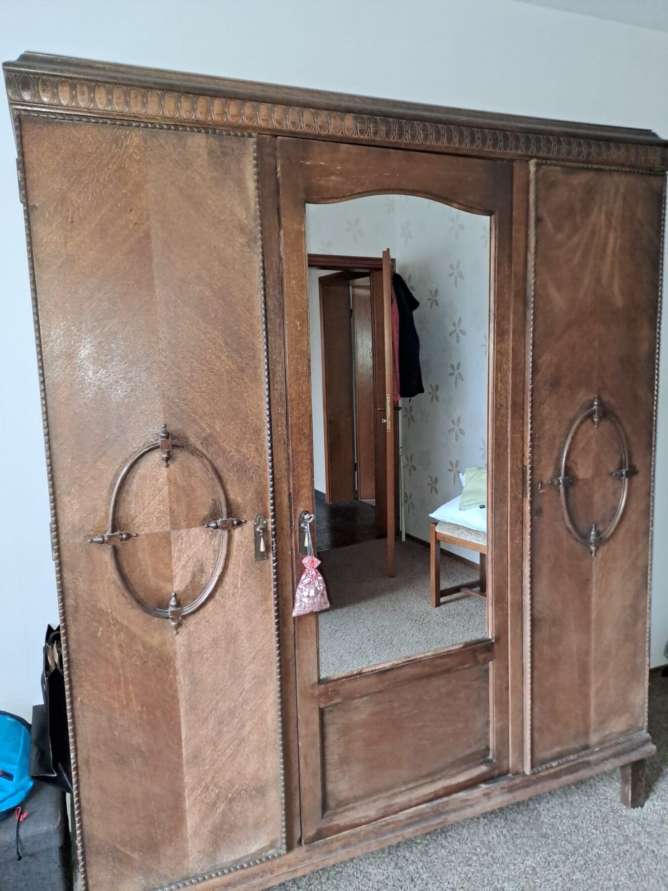 Alter-Dielenschrank-scaled-1.jpg