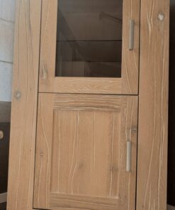 Vitrinenschrank mit Glaskantenbeleuchtung