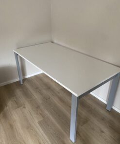 Schreibtisch weiß 160 x 80 cm mit verstellbaren Füßen