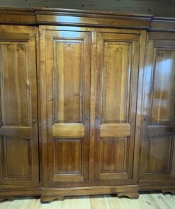 Stilmöbel Kleiderschrank 4türig Kirsche massiv Antik