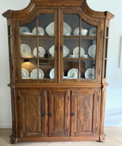 Eichenvitrinenschrank