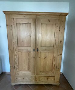 Antiker Holzschrank