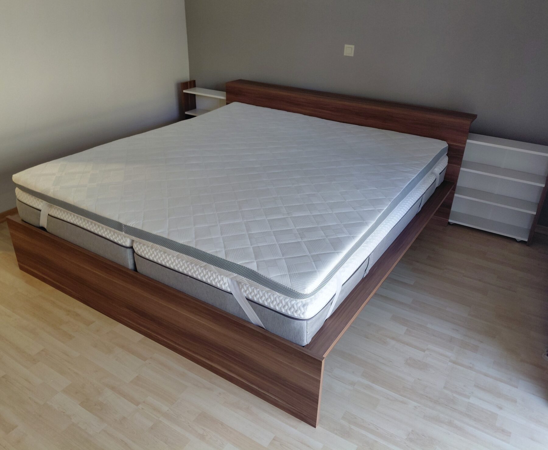 Bett-Bild-1-scaled-1.jpg