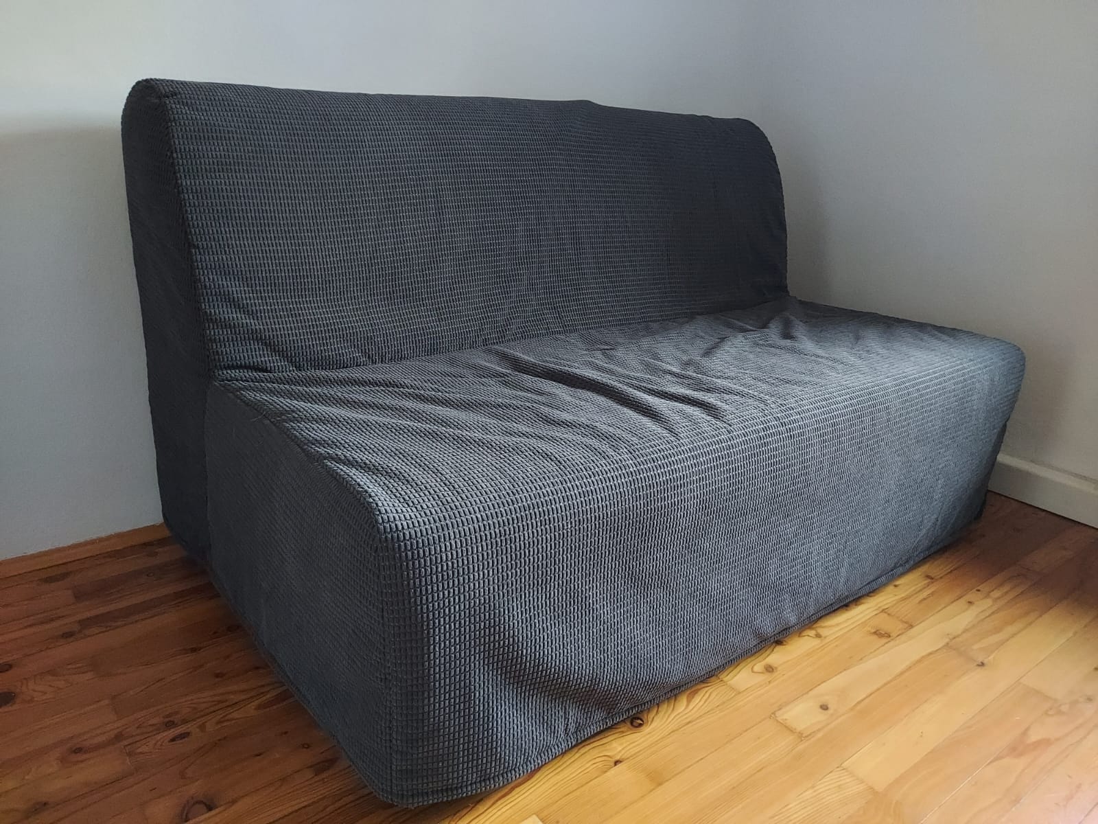 Couch1.jpg