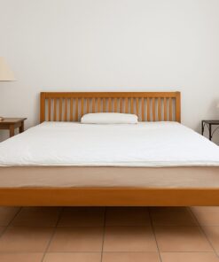 Sehr schönes Bett, Vollholzrahmen inkl. Lattenrost 1,60 m x 2,00 m