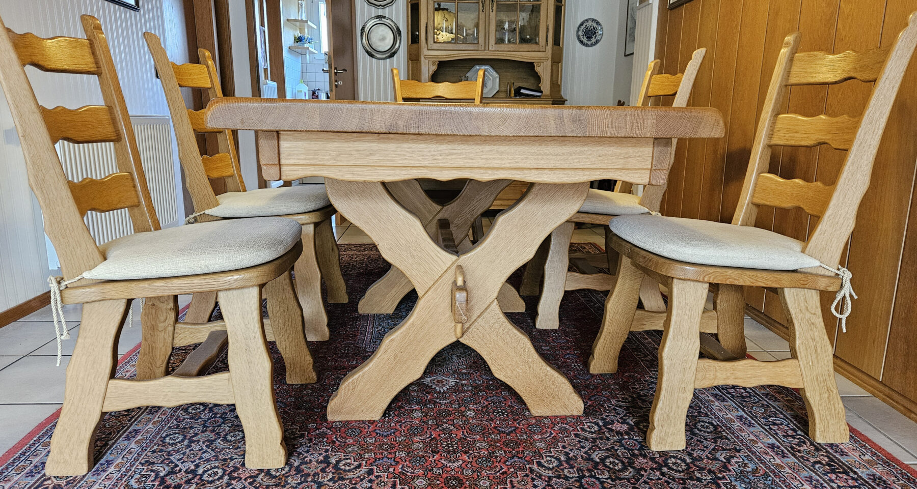 Esstisch-3-scaled-1.jpg