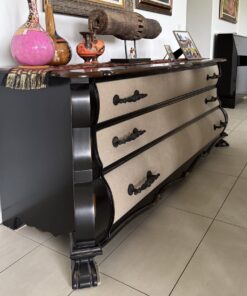Esszimmerschrank