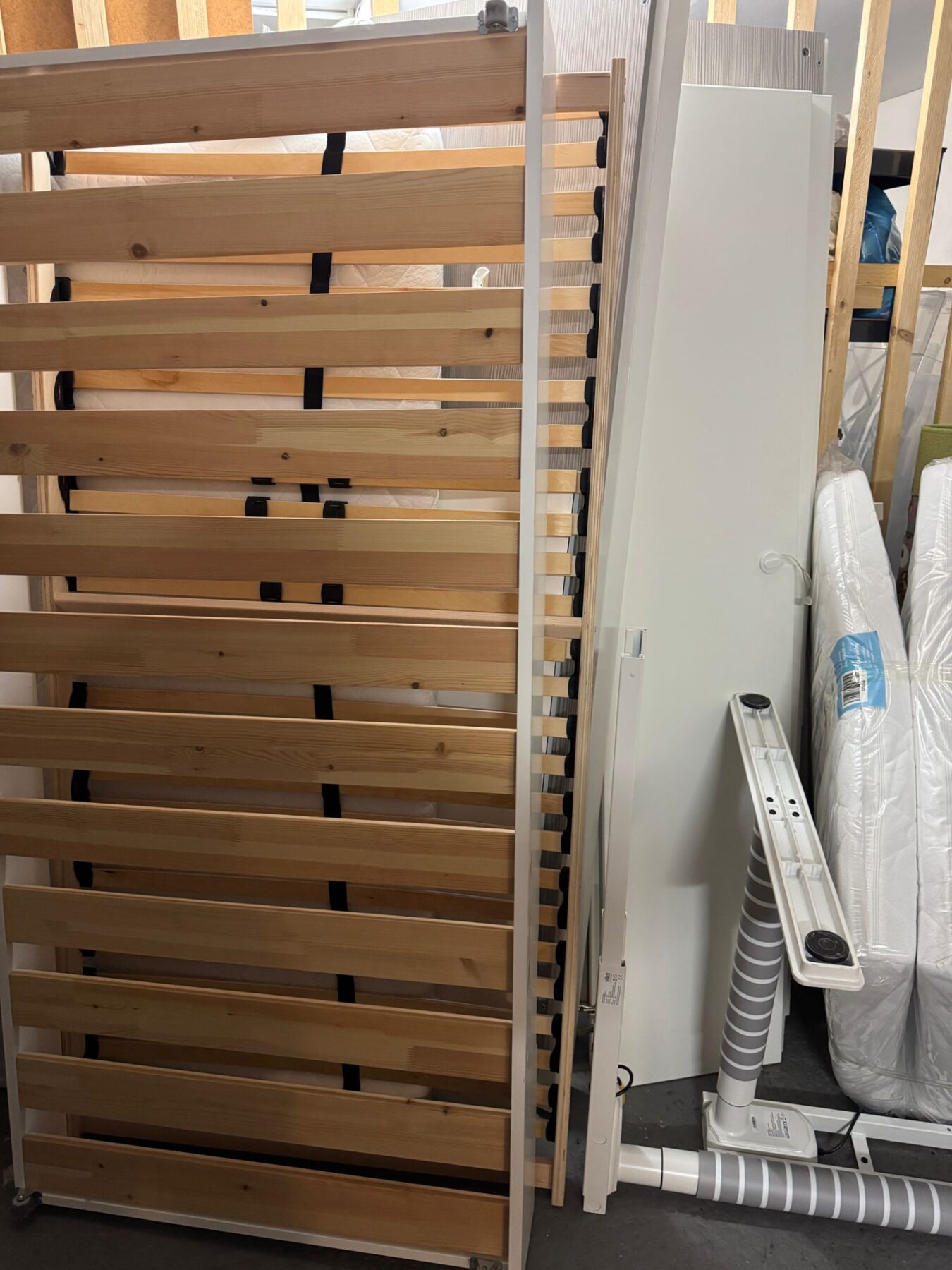 Hausbett-und-Schrank-scaled-2.jpg
