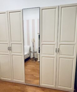 Großer Kleiderschrank