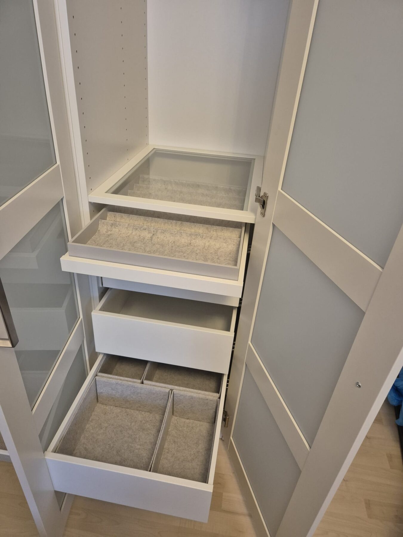 Schrank1-scaled-1.jpg