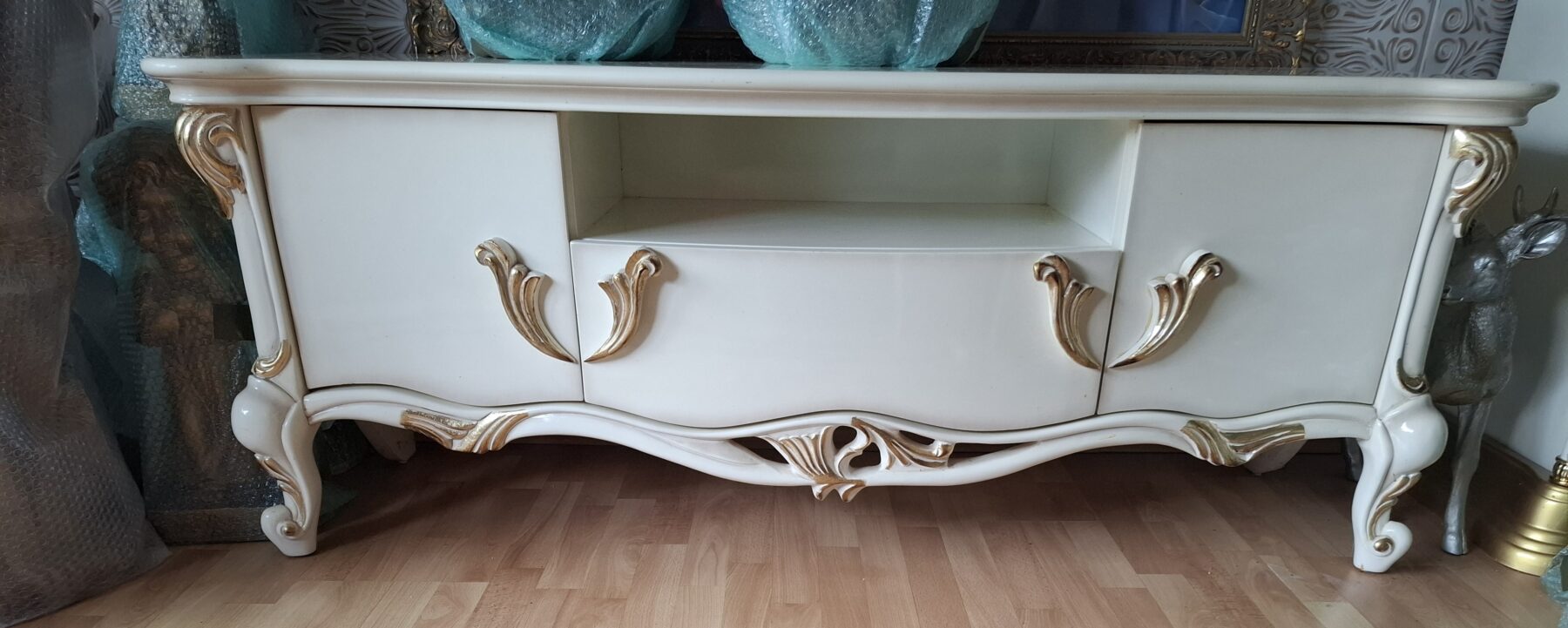 Sideboard-klein-scaled-1.jpg