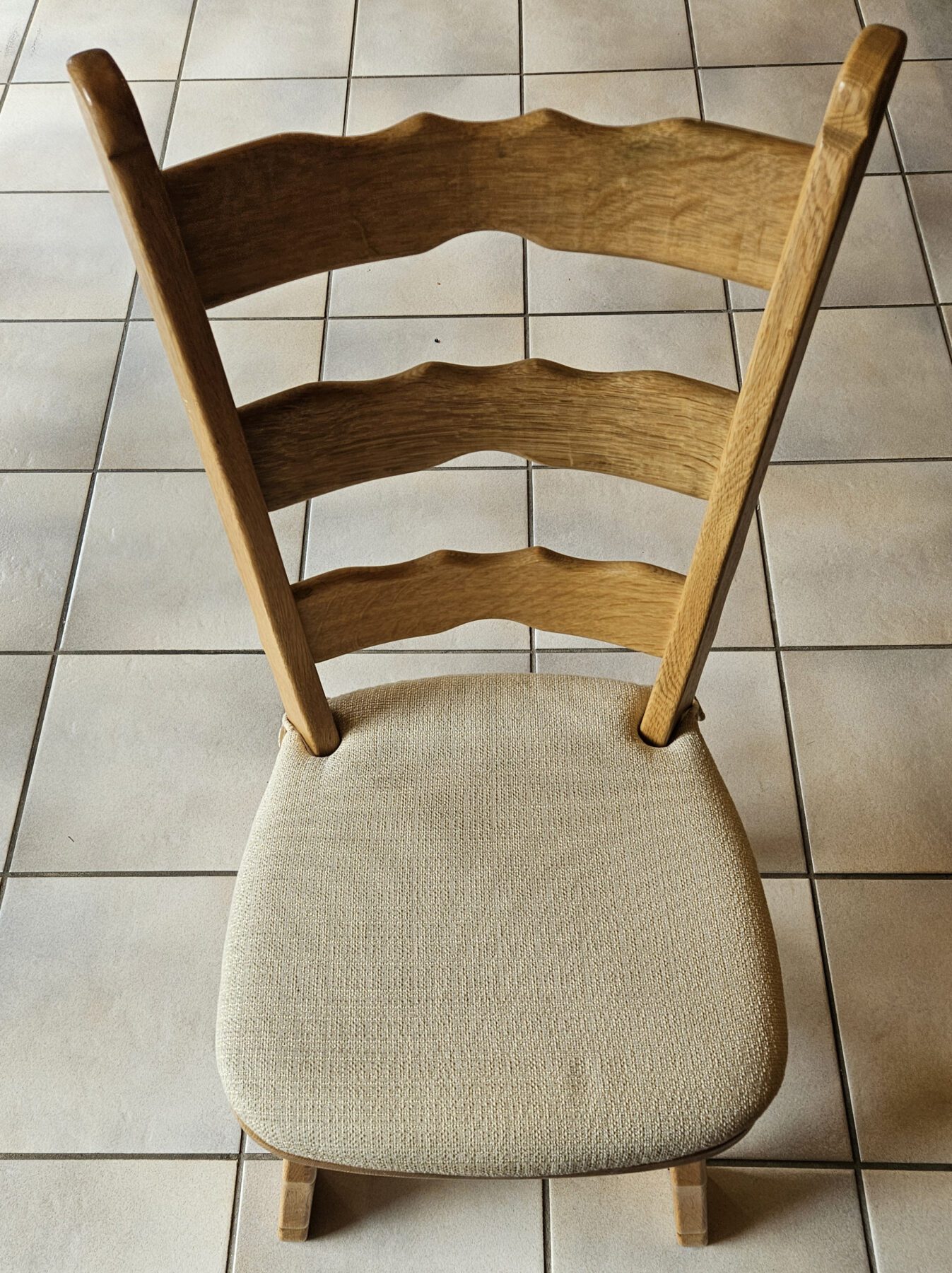 Stuhl-2-scaled-1.jpg