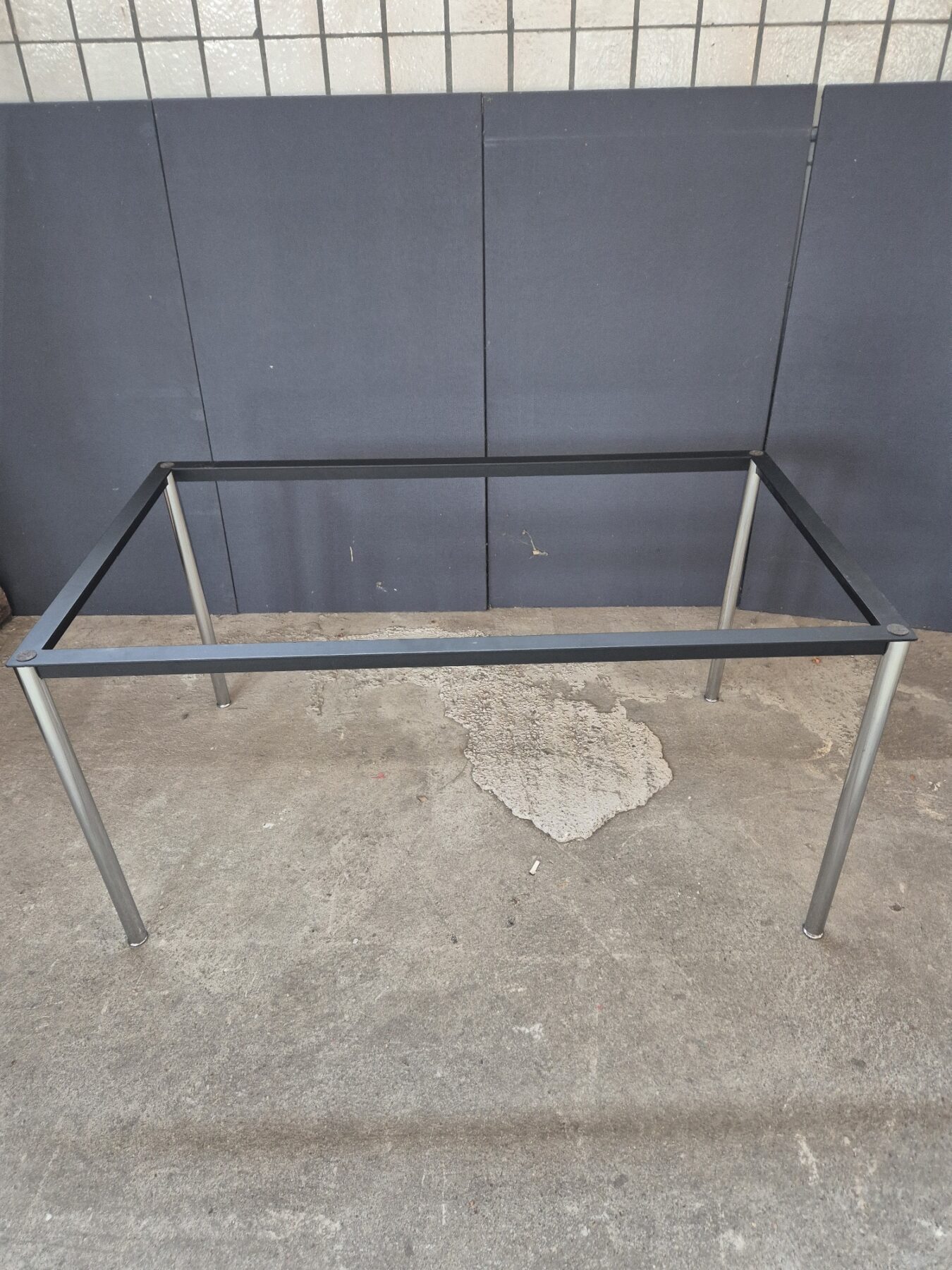Tisch-180-x-140-scaled-1.jpg