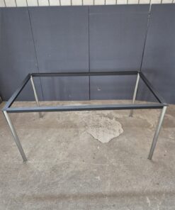 Tisch 180 x 140 Glasplatte vorhanden