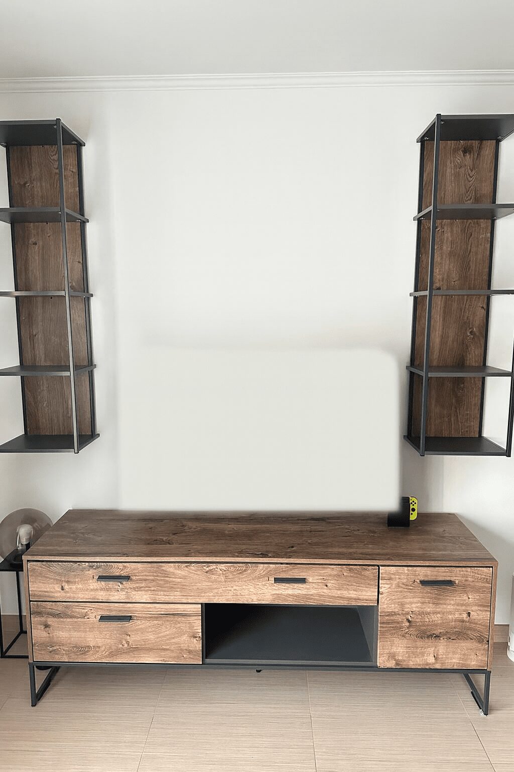 Wandregalt-und-TV-Board.jpg