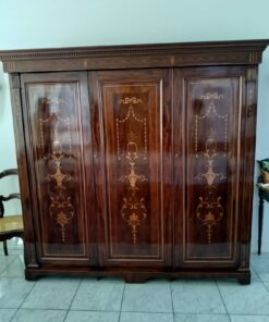 Antiker Mahagoni-Schrank