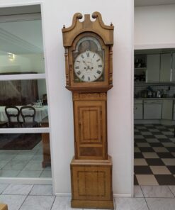 Antike Standuhr mit Mondphase und funktionierendem Uhrwerk