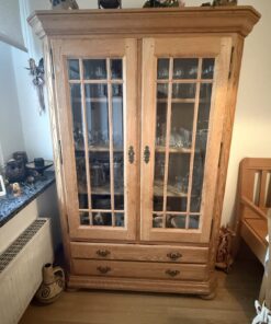Vitrine aus massivem Eichenholz