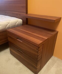 Hülsta Massivholz Schlafzimmer - Bett mit Lattenrosten, Matratzen und Nachtkästchen, Drehtürenschrank, Kommode