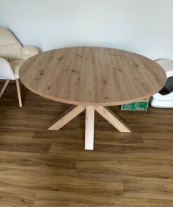 Schöner, ausziehbarer Holztisch