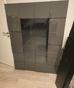 Vitrine und sideboard