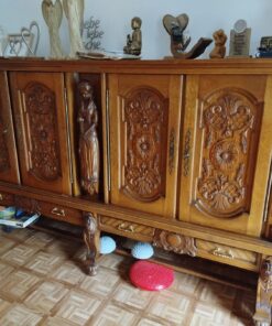 Viertüriger Massivholz Schrank
