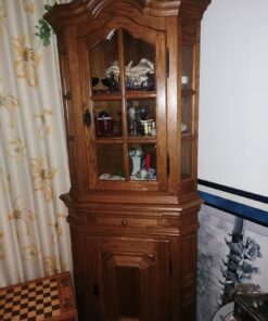 Schöner Eckschrank