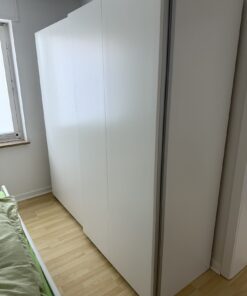 Kleiderschrank