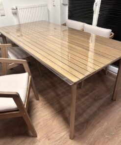 Set aus Esstisch und Stühlen aus Akazienholz