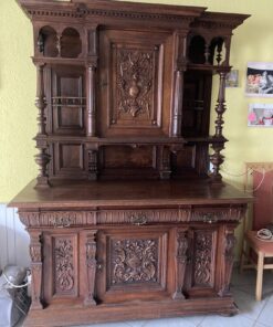 Antiker Wohnzimmerschrank