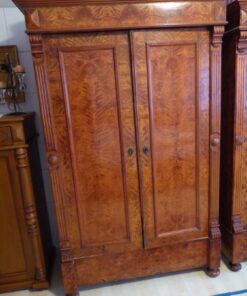 Kleiderschrank