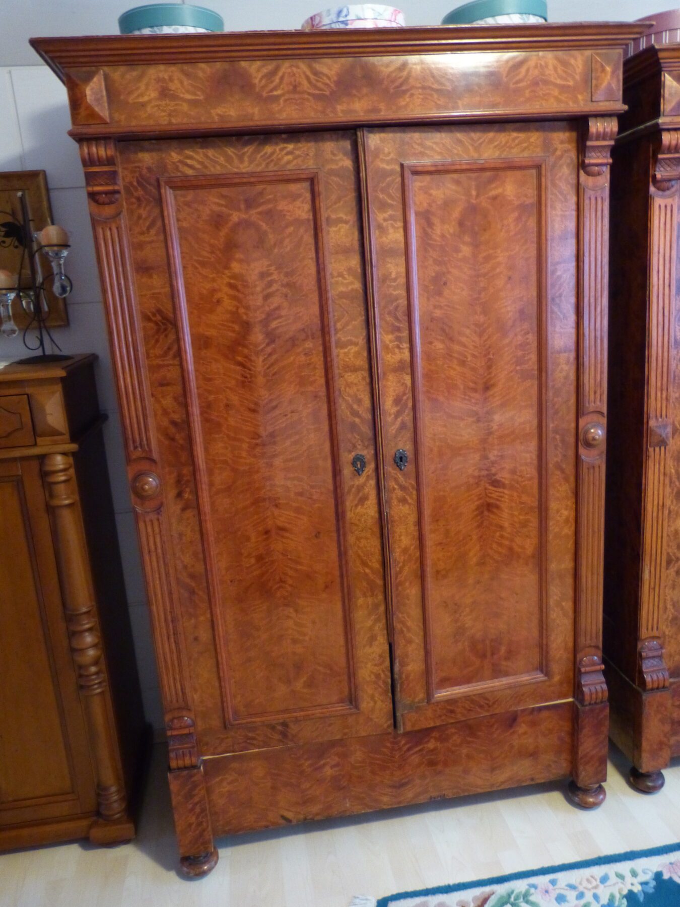Kleiderschrank-Magdeburger-Rot-19-tes-Jh.-1-scaled-1.jpg