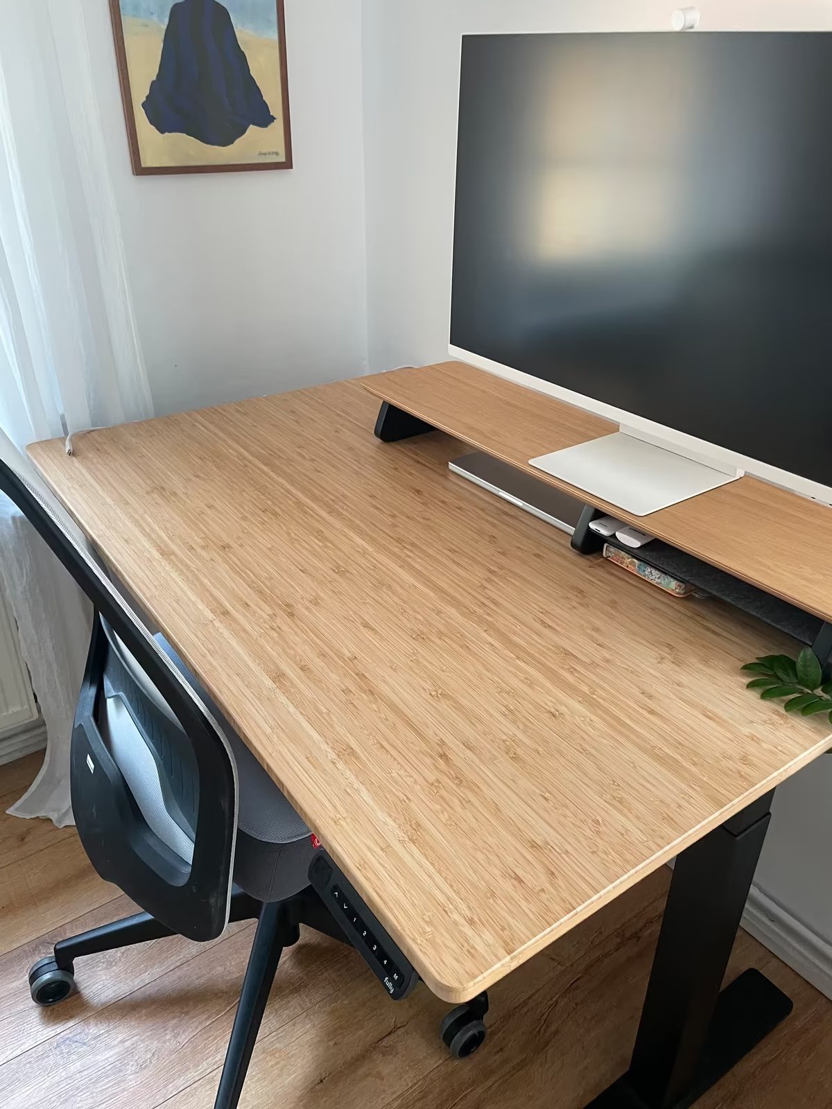 desk1-1.jpeg