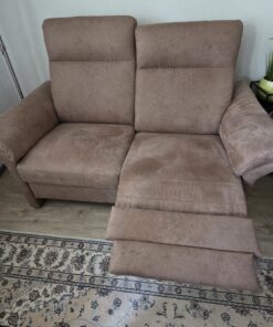 Sofa mit elektronischer Relaxfunktion rechts