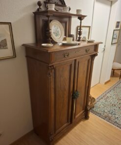 Vertiko mit Aufsatz, ca. 1895