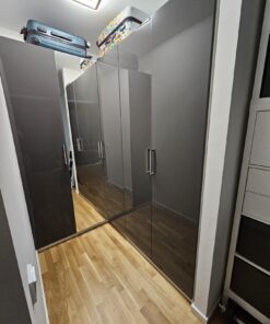 Großer IKEA PAX Eck-Kleiderschrank – Spiegel, Hochglanz & LED