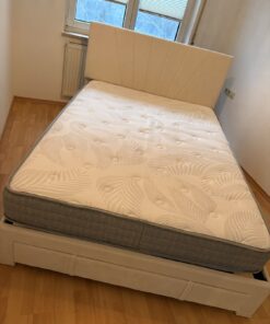 Unbenutztes Polsterbett mit unbenutzter Matratze zu verkaufen