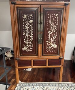Chinesischer Schrank