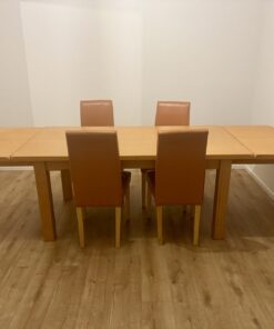 Spanischer Pinien-Echtholztisch mit Lederstühlen (6Stühle, hier nur 4 abgebildet)