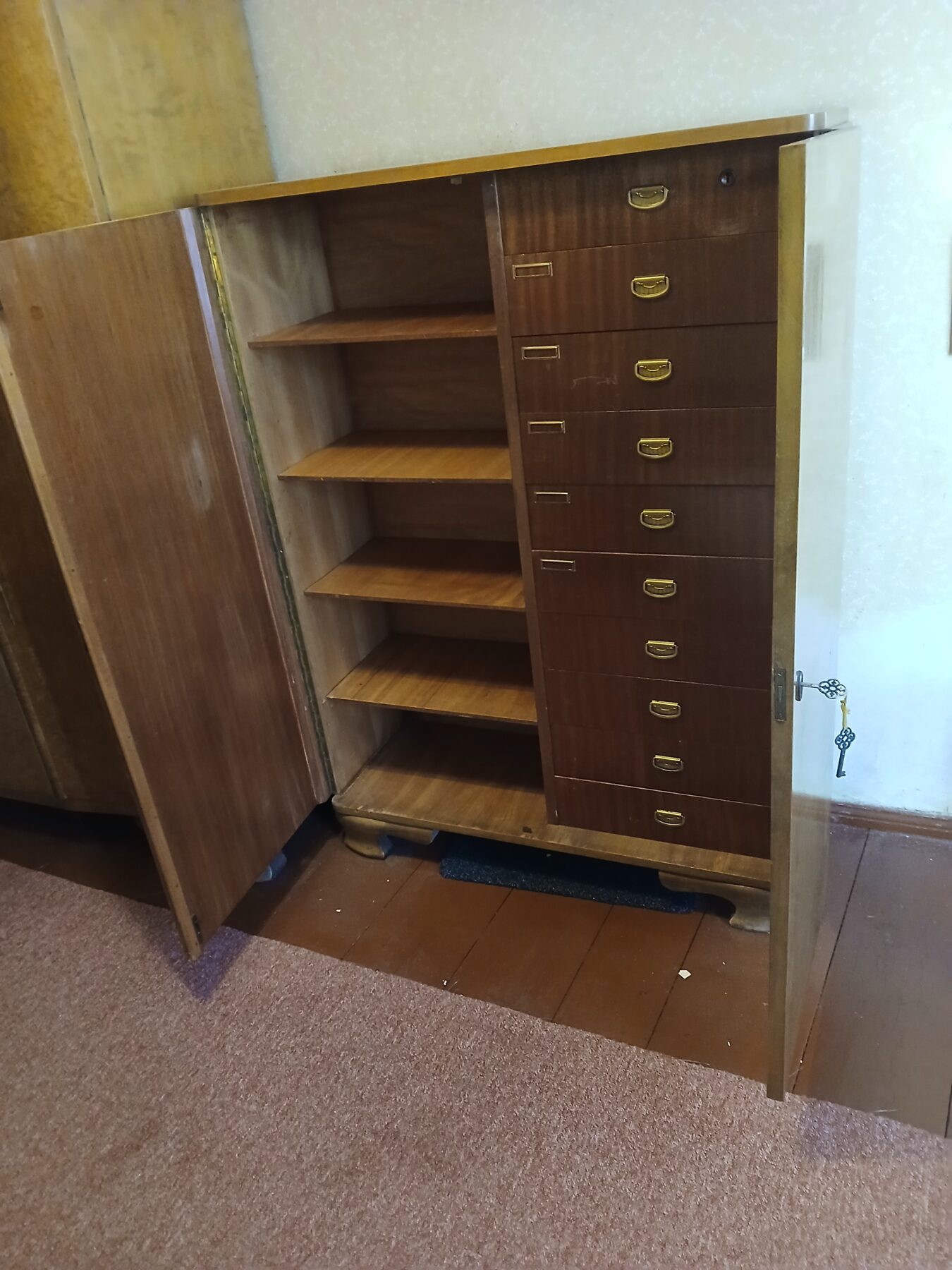 Schlafzimmerschrank_klein-scaled-1.jpg