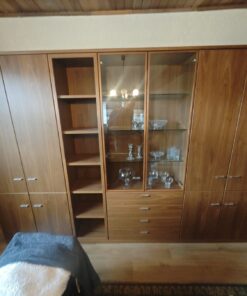 Großer hochwertiger Schrank
