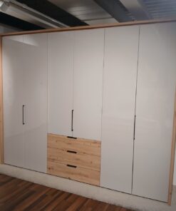 Drehtürenkleiderschrank neu